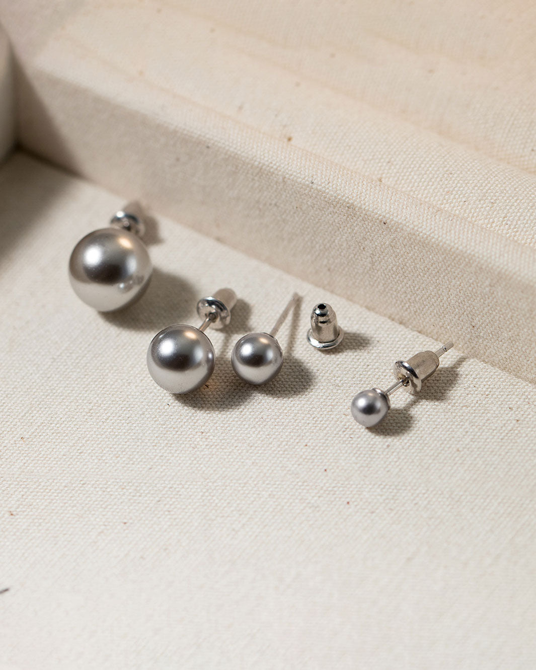 Lavande Pearl Stud Earrings