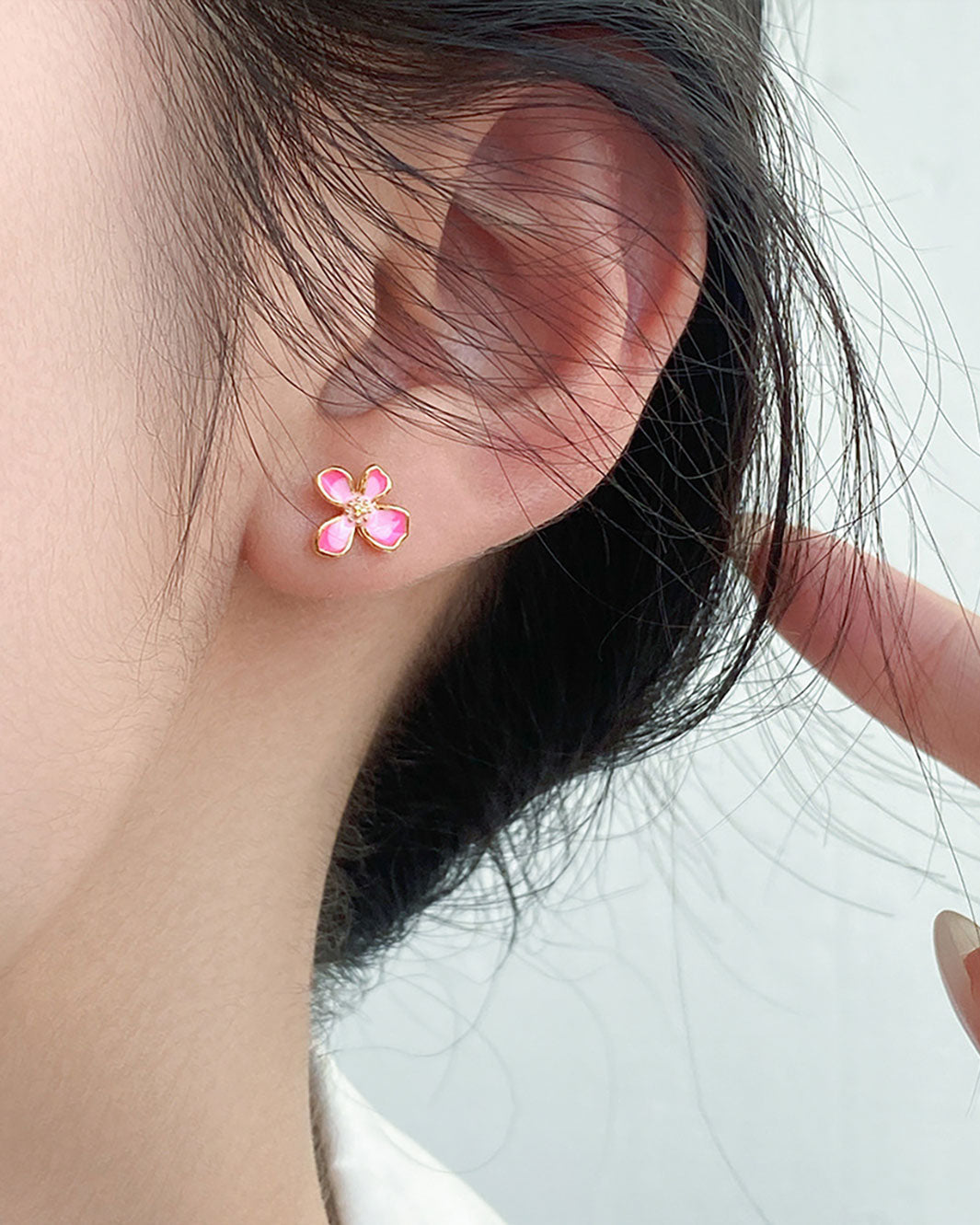 Alyssum Flower Stud Earrings