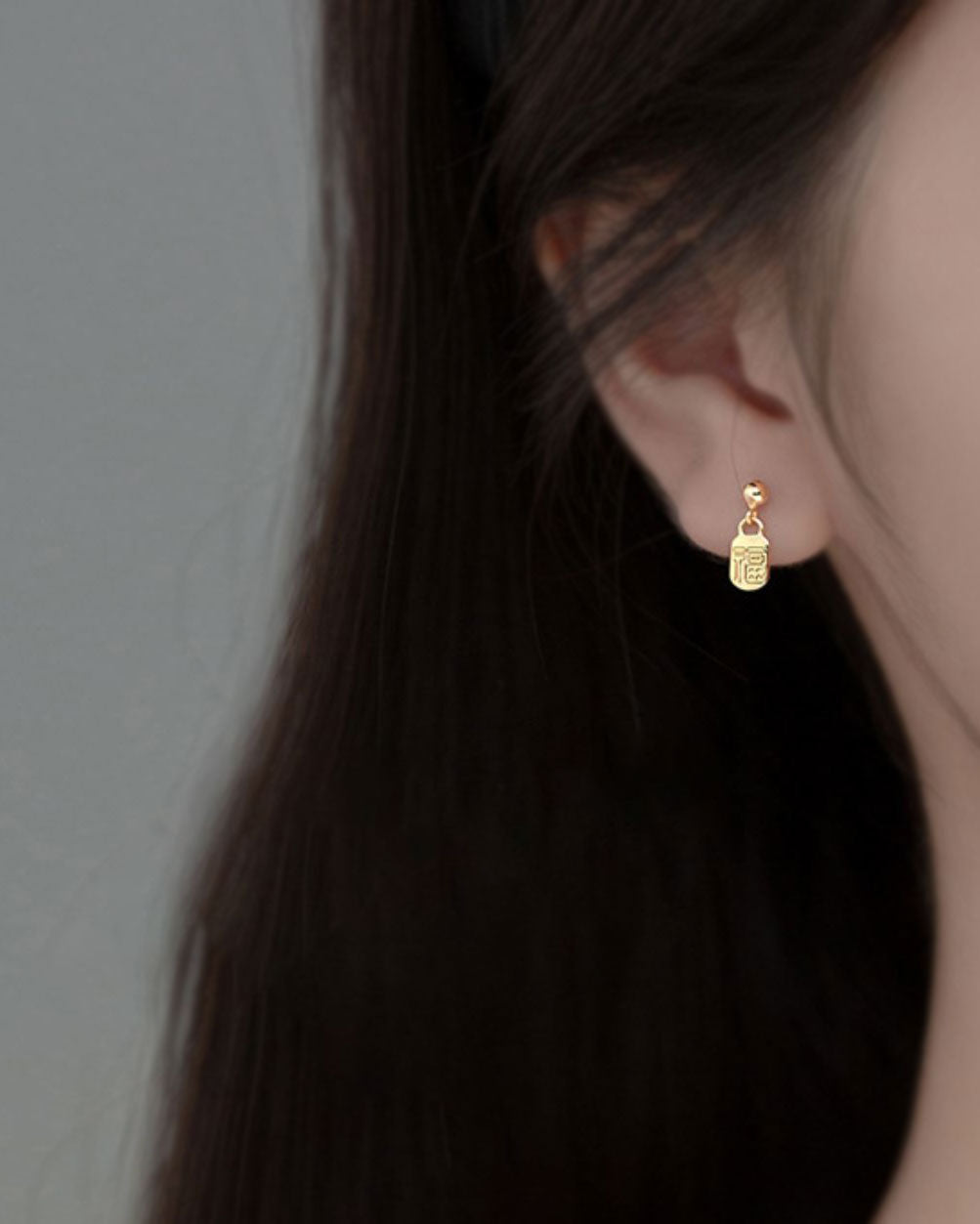 福 Pendant Barbell Drop Earrings